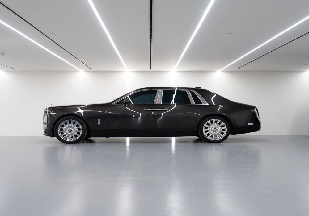 Rent Rolls-Royce Phantom BLACK 2022 in Dubai , UAE 