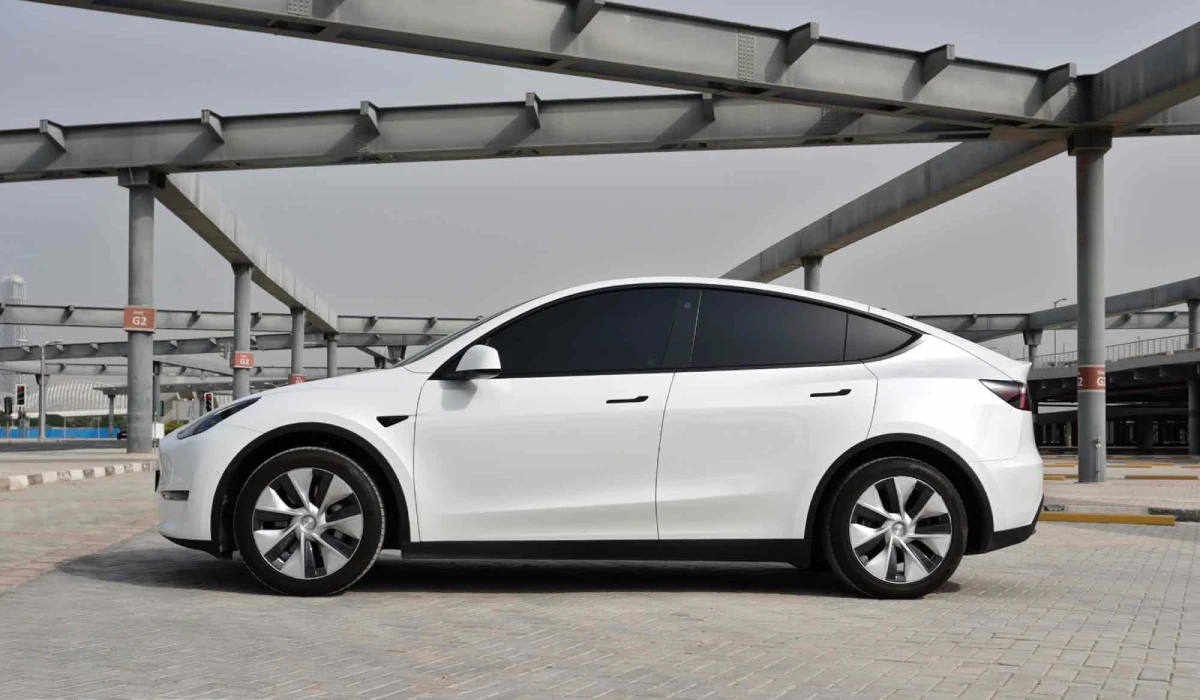 Rent Tesla Model 3 WHITE 2022 in Dubai , UAE 