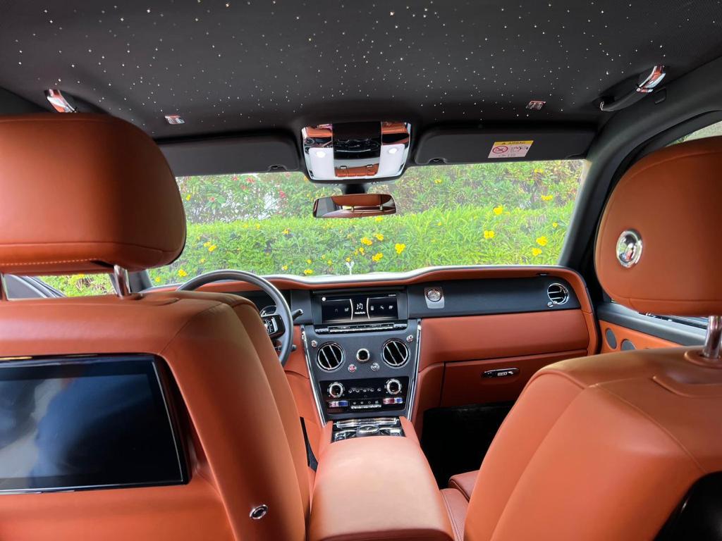 Rent Rolls-Royce Cullinan GREY 2022 in Dubai , UAE 