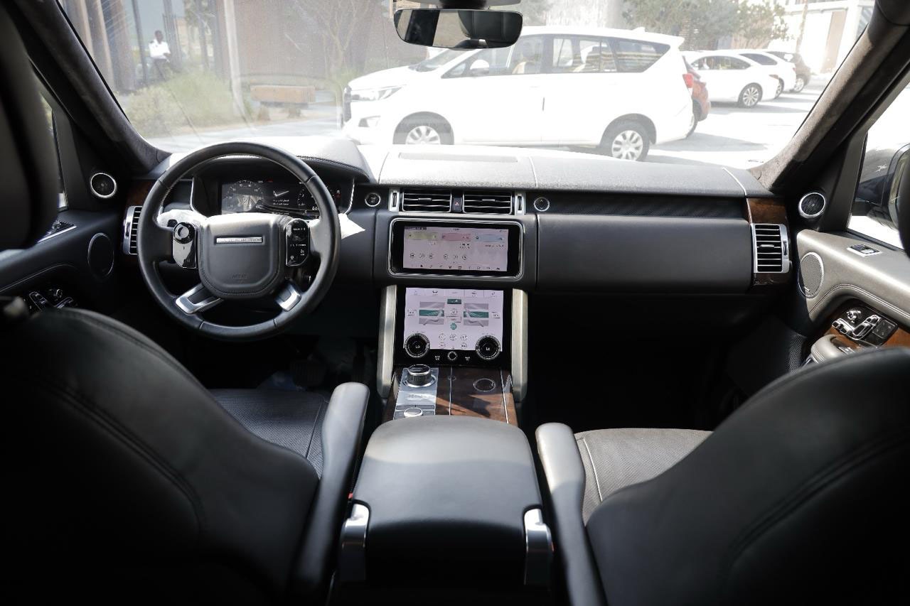 Rent Range-Rover Vogue BLACK 2020 in Dubai , UAE 