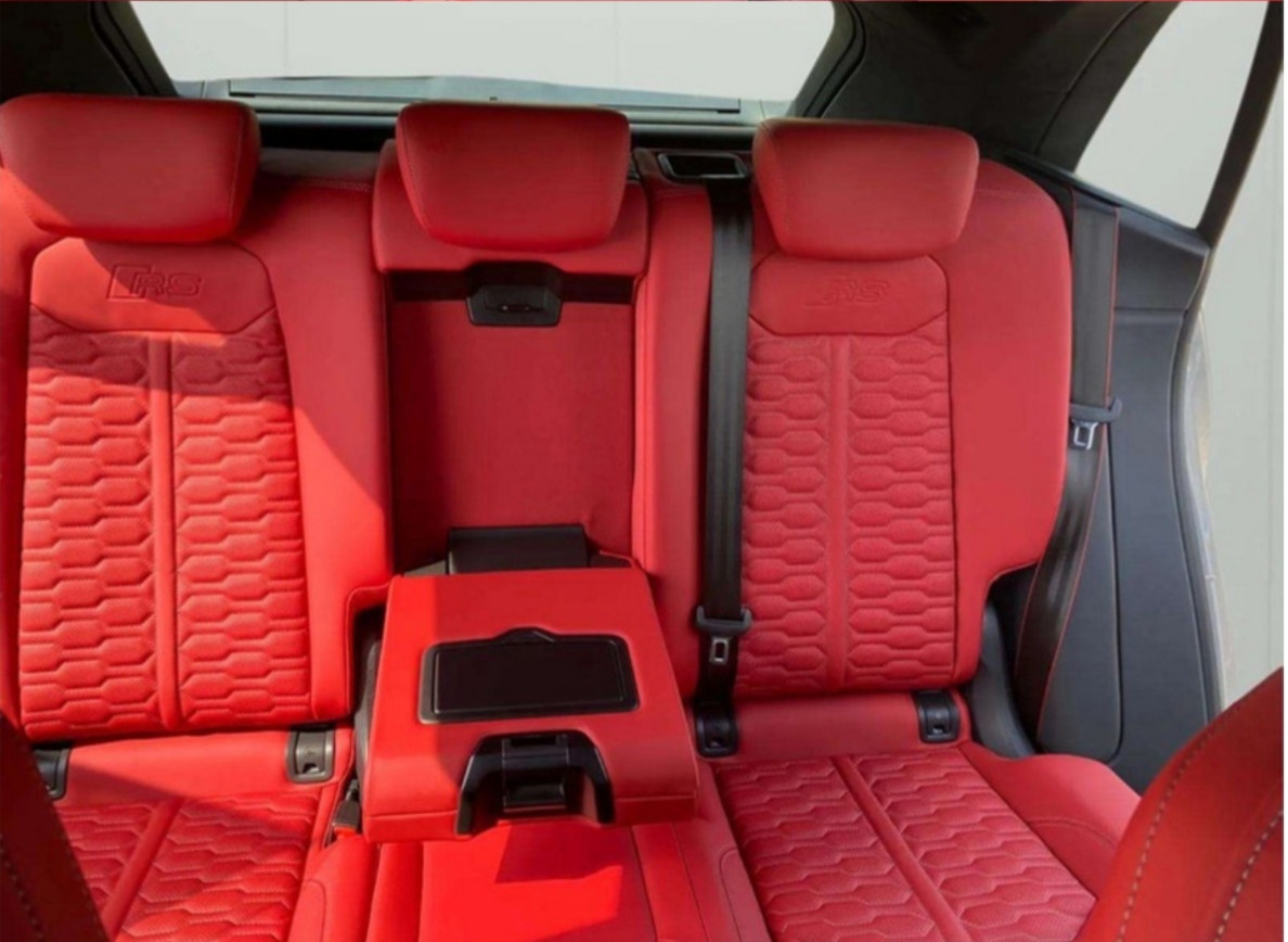 Rent Audi Rsq8 GREY 2023 in Dubai , UAE 