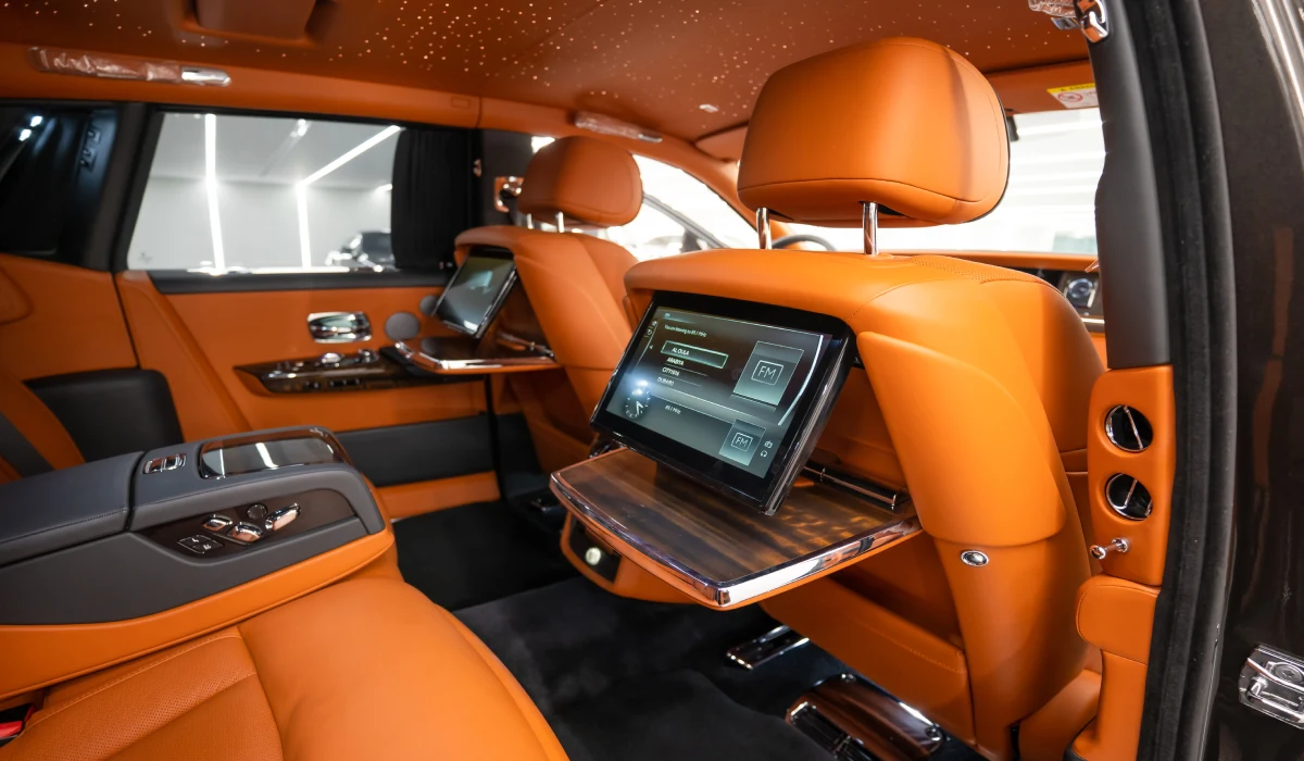 Rent Rolls-Royce Phantom BLACK 2022 in Dubai , UAE 