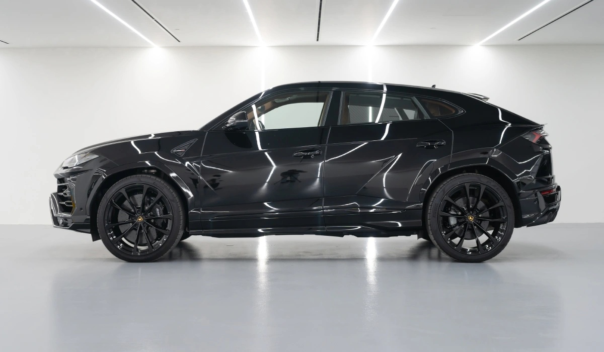 Rent Lamborghini Urus BLACK 2022 in Dubai , UAE 
