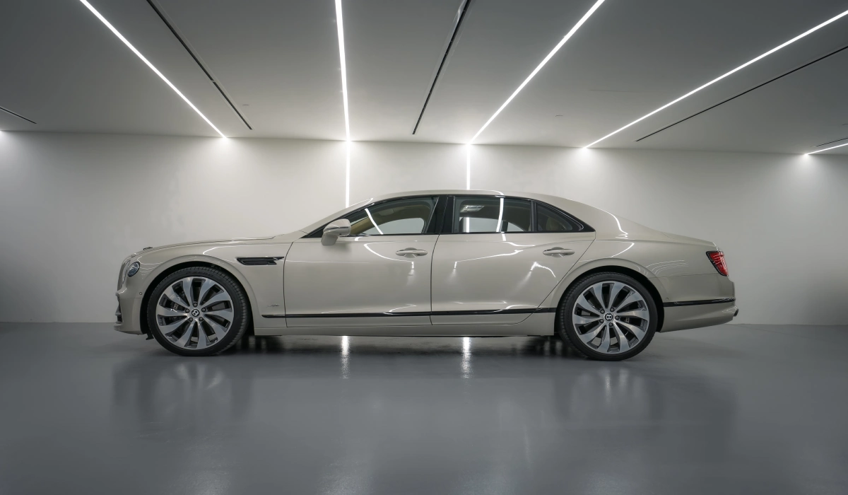 Rent Bentley Flying spur WHITE 2022 in Dubai , UAE 