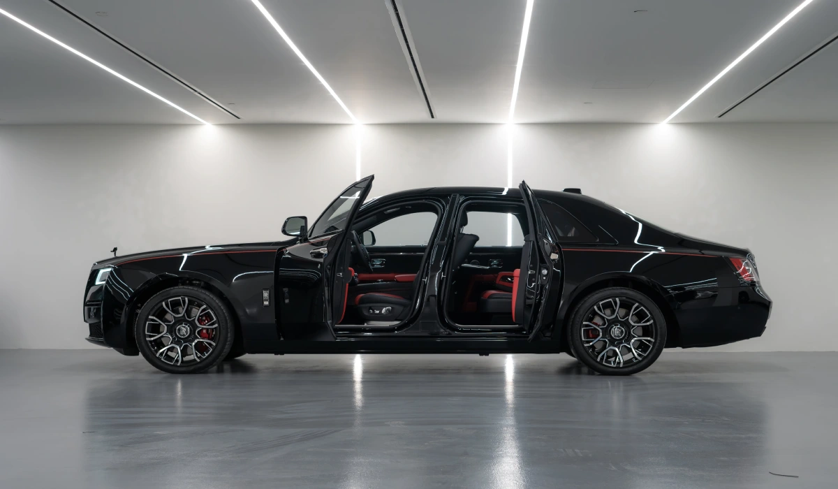 Rent Rolls-Royce Ghost BLACK 2022 in Dubai , UAE 
