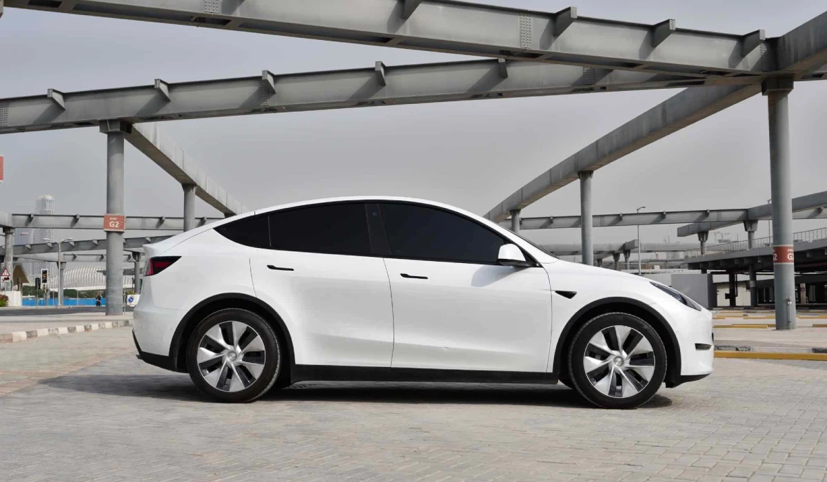 Rent Tesla Model 3 WHITE 2022 in Dubai , UAE 
