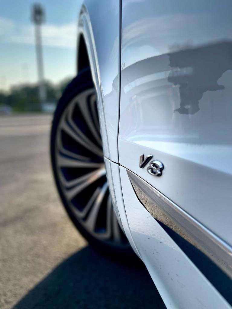 Rent Bentley Bentayga WHITE 2022 in Dubai , UAE 