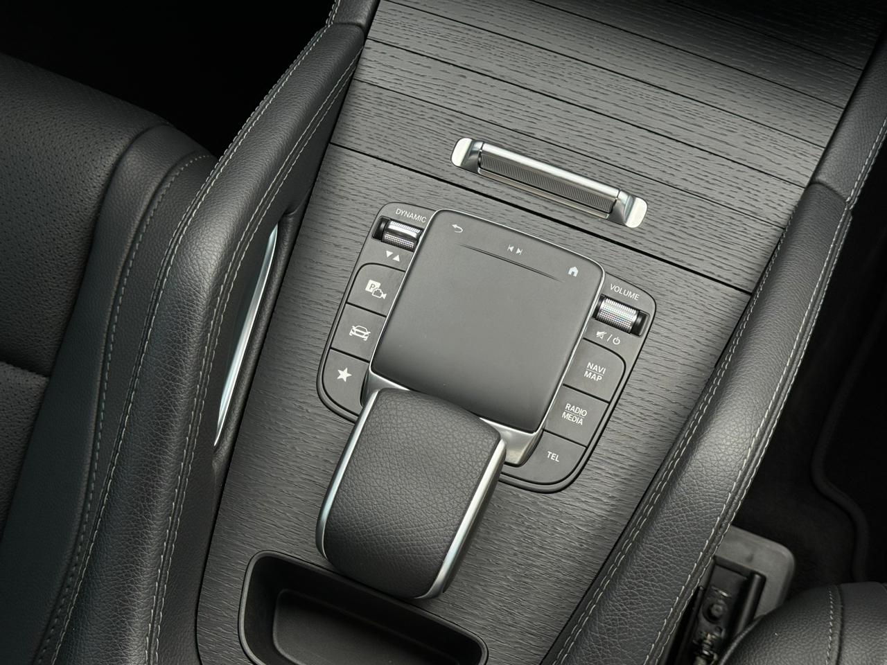 Rent Gle BLACK 2022 with chauffeur in Dubai , UAE 