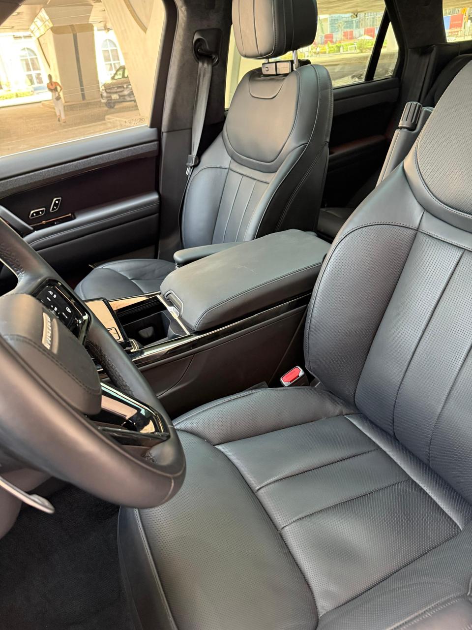 Rent Sport WHITE 2025 with chauffeur in Dubai , UAE 
