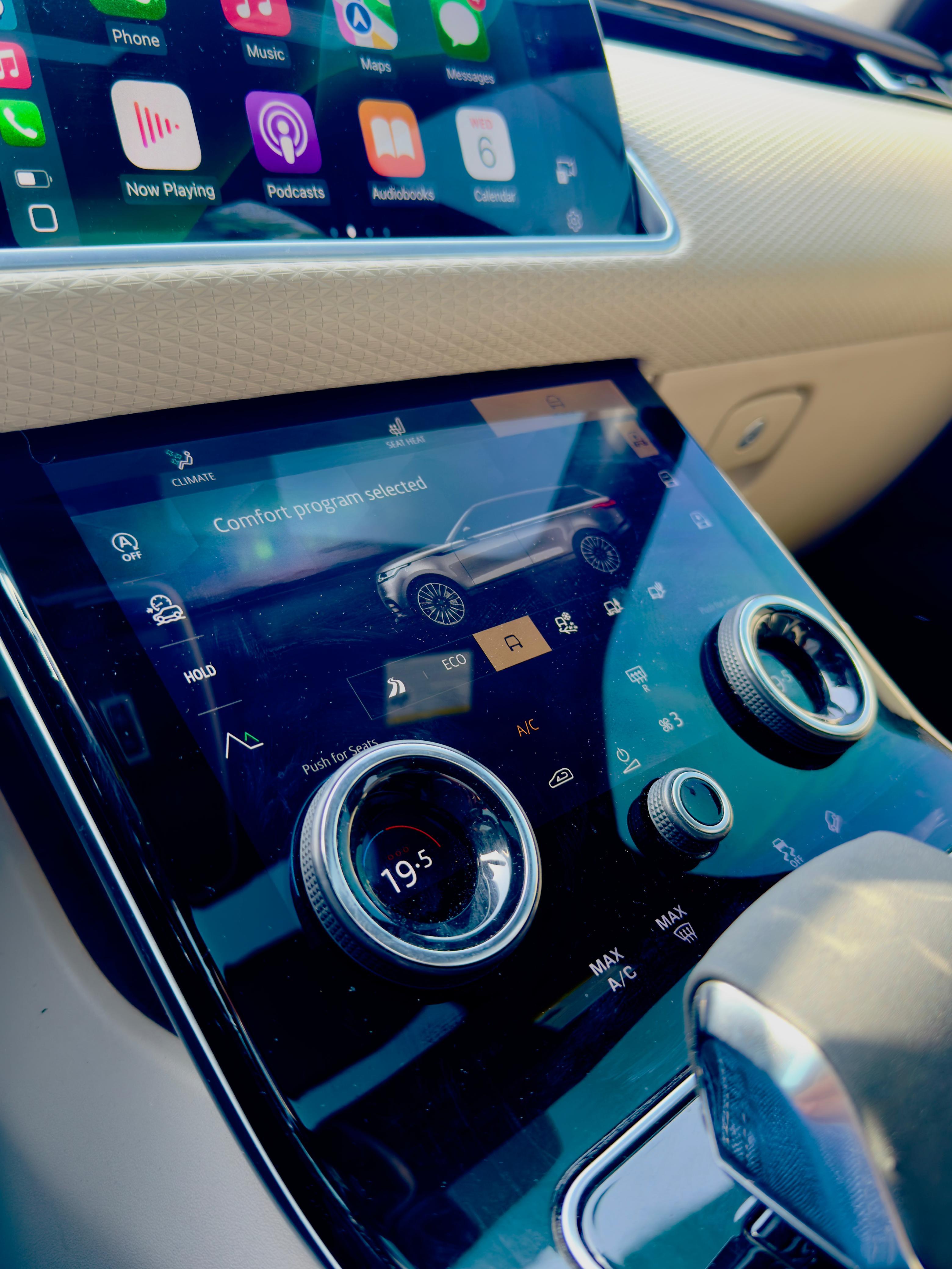 Rent Range-Rover Vogue WHITE 2021 in Dubai , UAE 