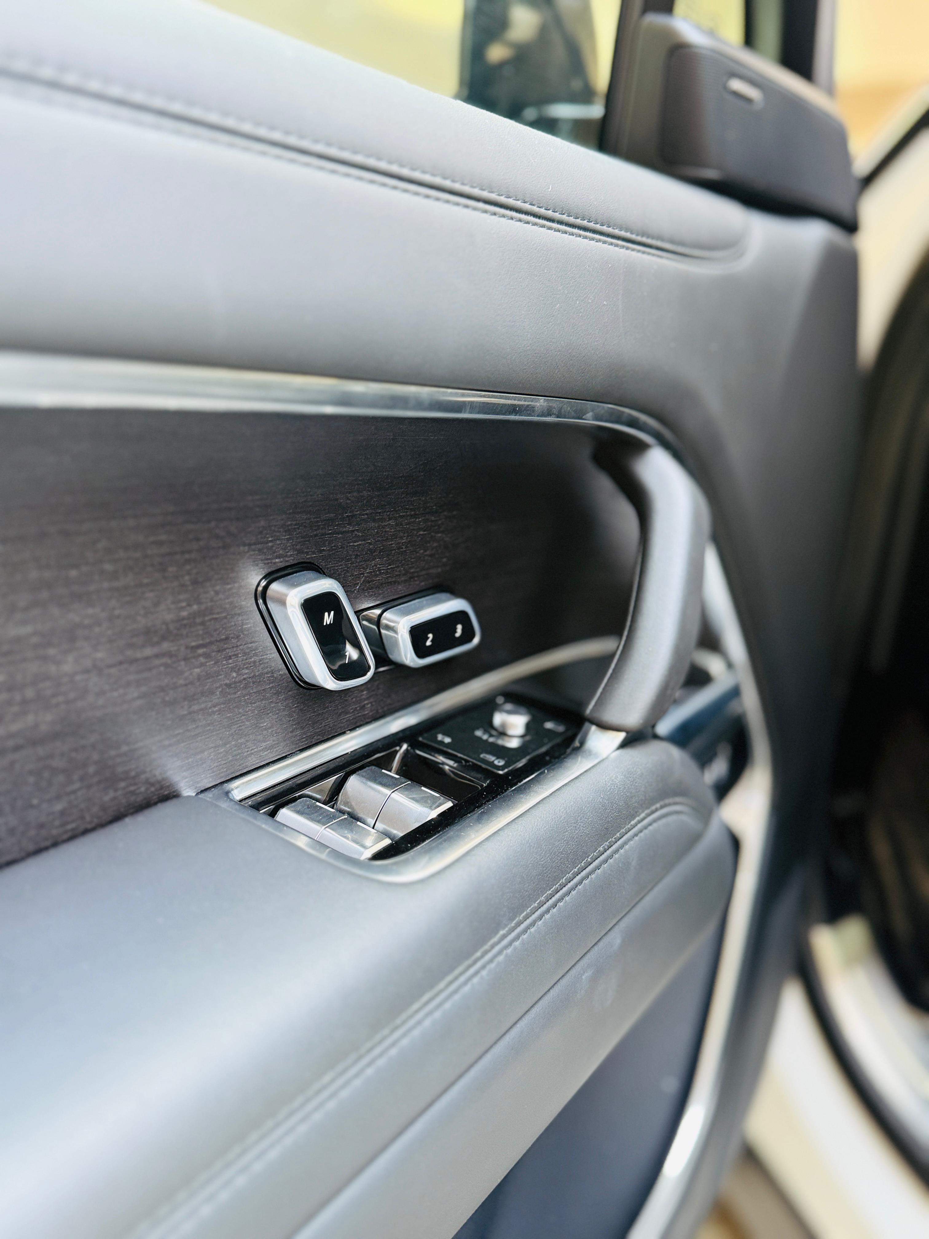 Rent Range-Rover Vogue WHITE 2025 in Dubai , UAE 