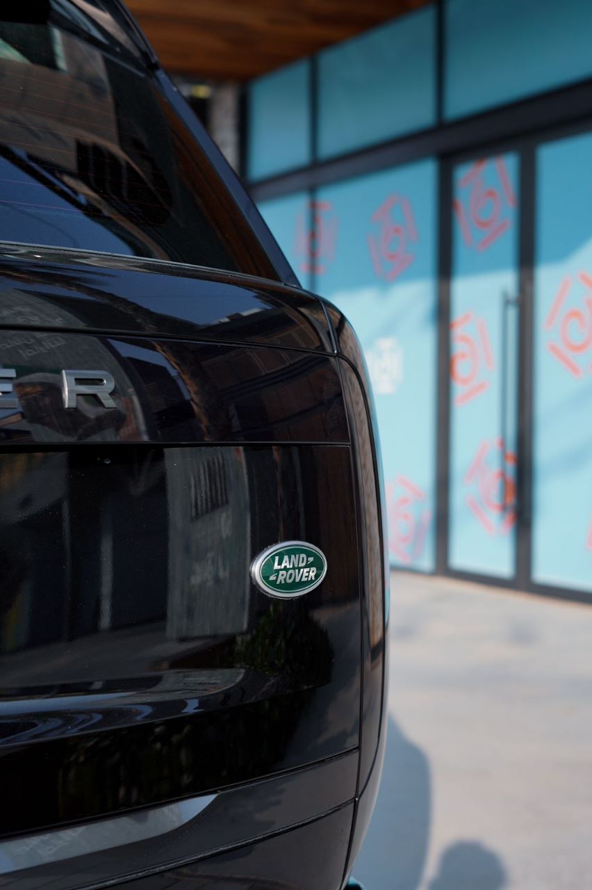 Rent Range-Rover Vogue BLACK 2023 in Dubai , UAE 