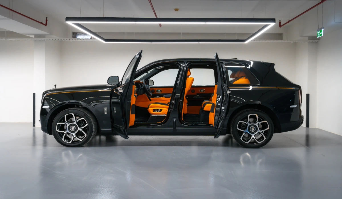 Rent Rolls-Royce Cullinan BLACK 2022 in Dubai , UAE 