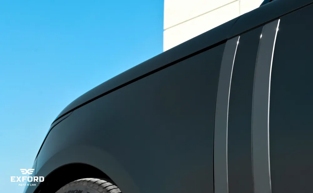 Rent Range-Rover Vogue BLACK 2022 in Dubai , UAE 