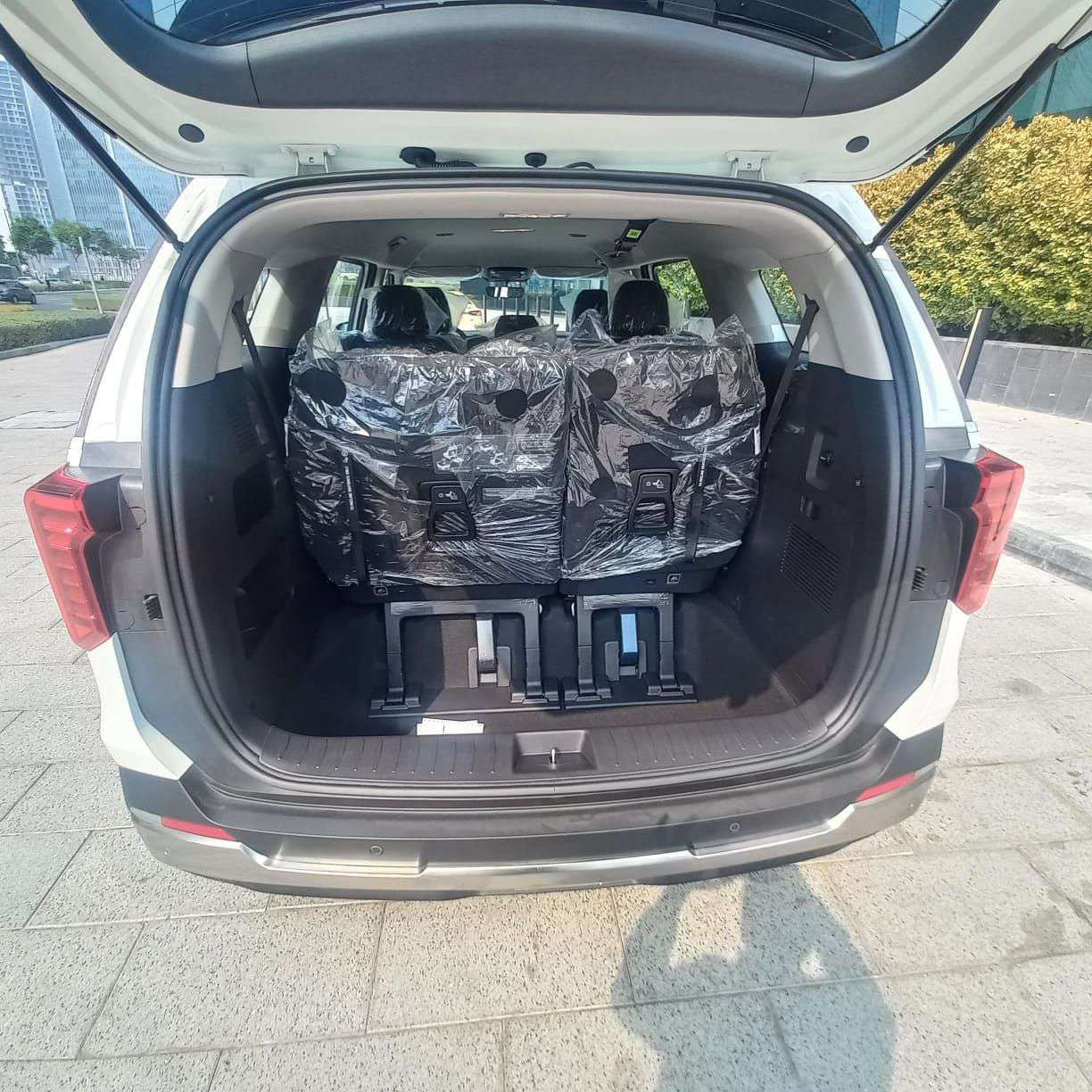 Rent Kia Carnival WHITE 2025 in Dubai , UAE 