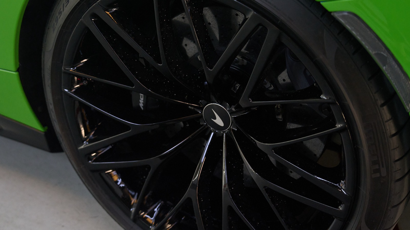 Rent McLaren Gt GREEN 2021 in Dubai , UAE 
