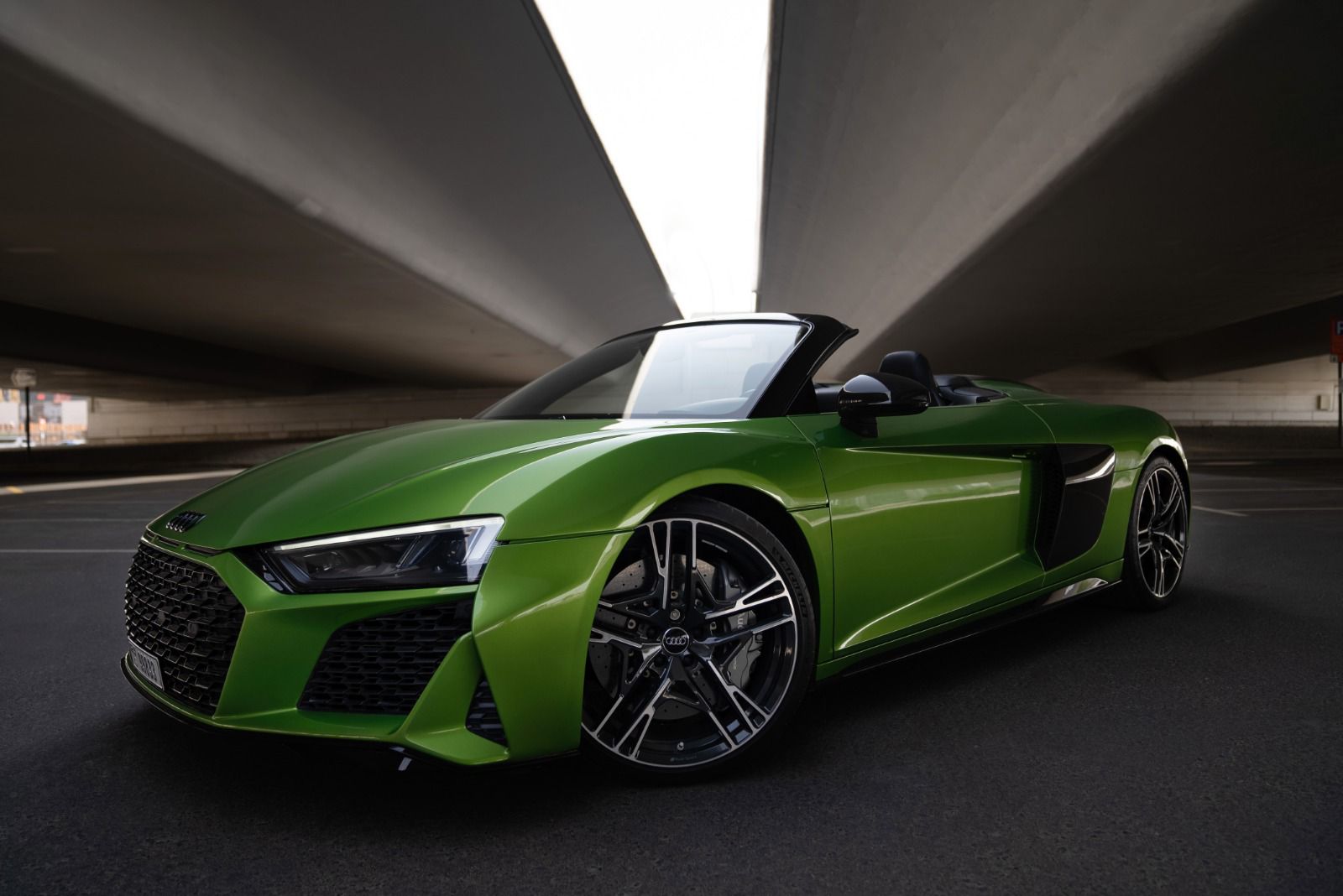 Rent Audi R8 GREEN 2021 in Dubai , UAE 