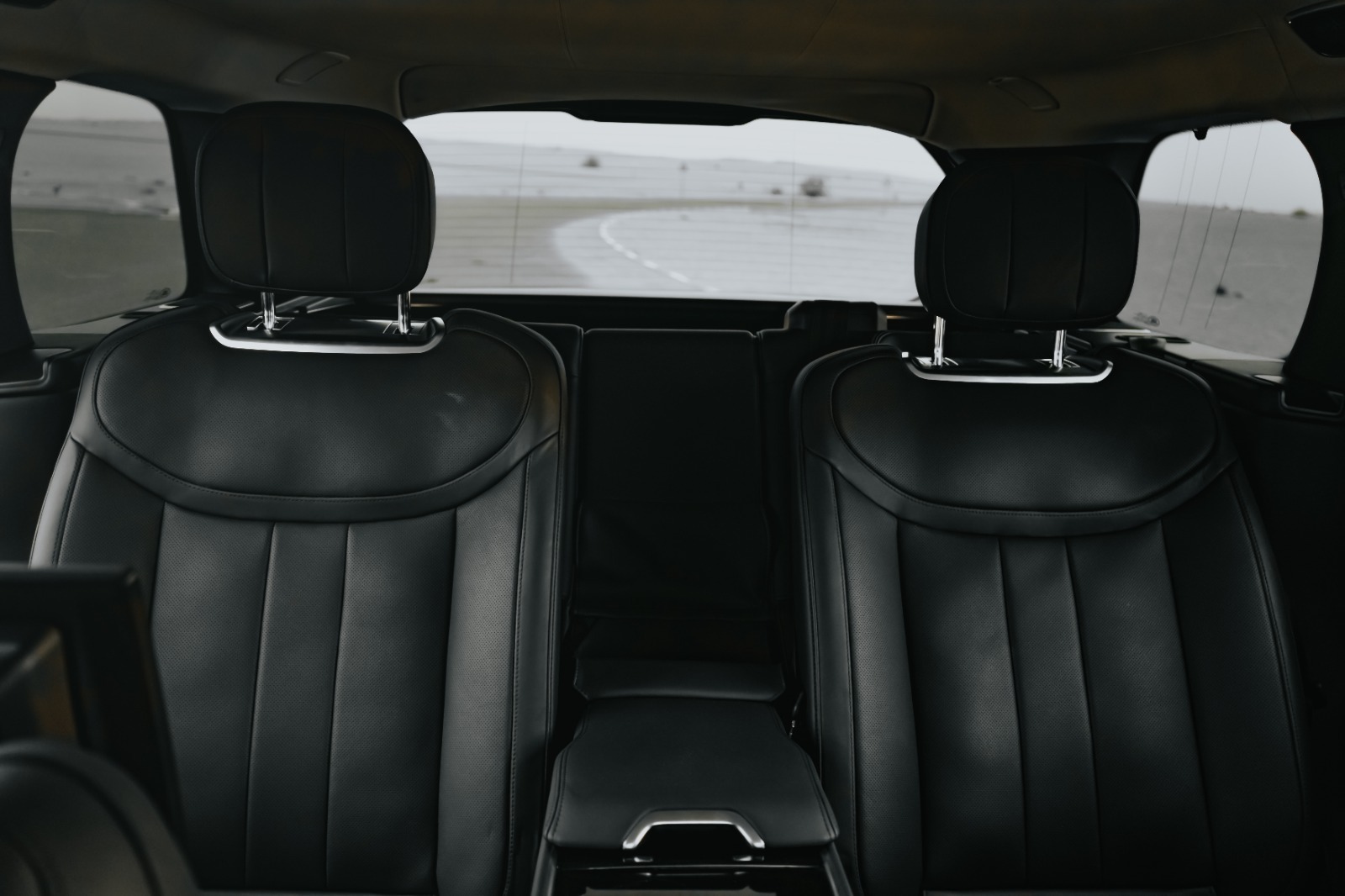 Rent Range-Rover Vogue BLACK 2023 in Dubai , UAE 