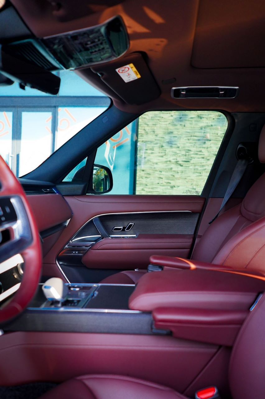 Rent Range-Rover Vogue BLACK 2023 in Dubai , UAE 