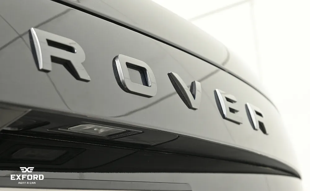 Rent Range-Rover Vogue BLACK 2022 in Dubai , UAE 
