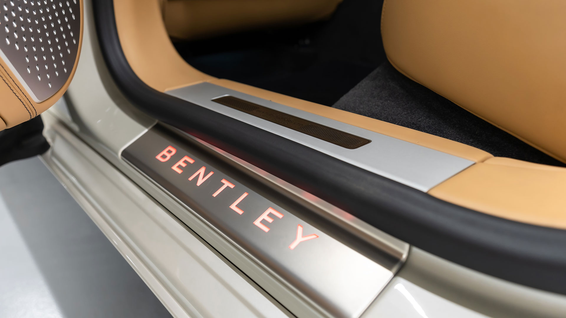 Rent Bentley Flying spur WHITE 2024 in Dubai , UAE 