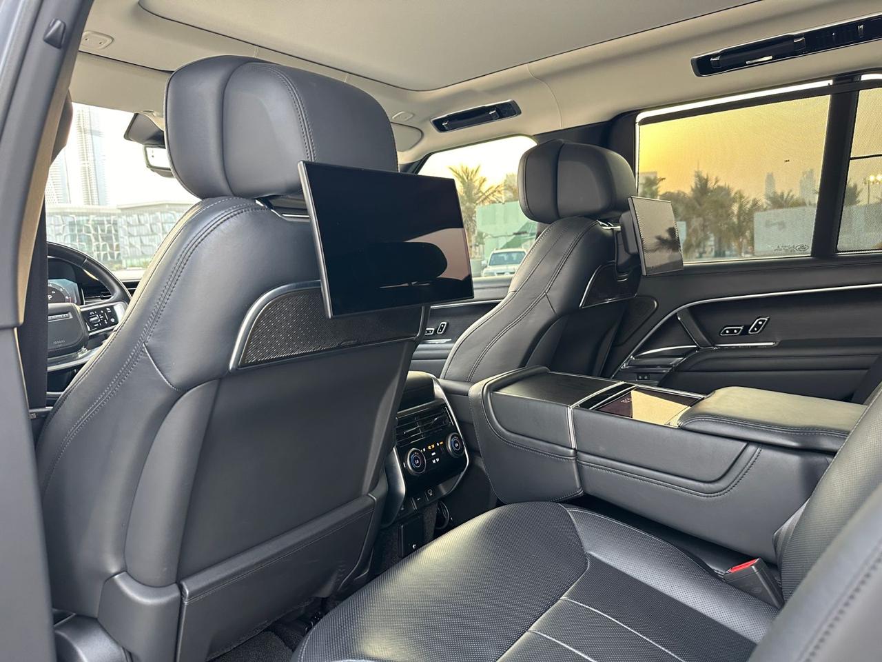Rent Range-Rover Vogue BLACK 2024 in Dubai , UAE 