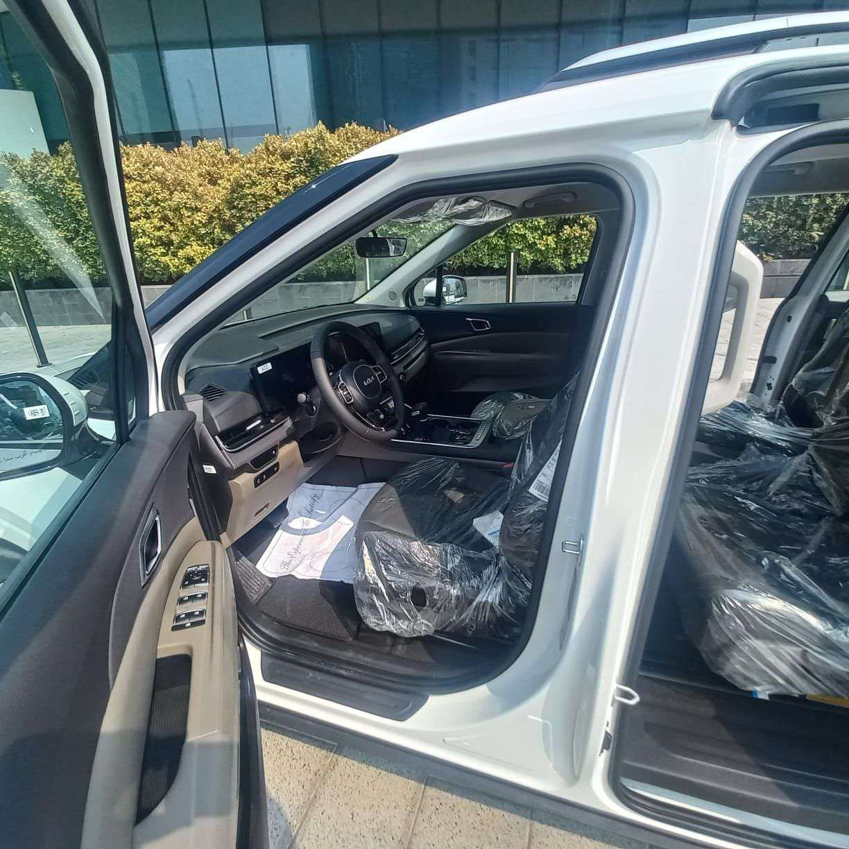 Rent Kia Carnival WHITE 2025 in Dubai , UAE 