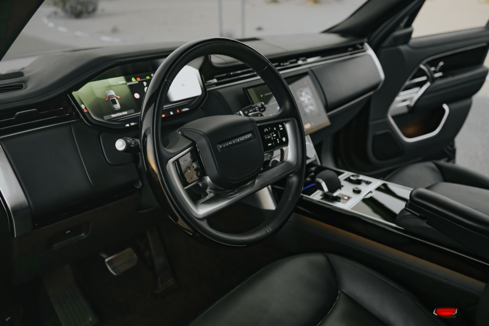 Rent Range-Rover Vogue BLACK 2023 in Dubai , UAE 