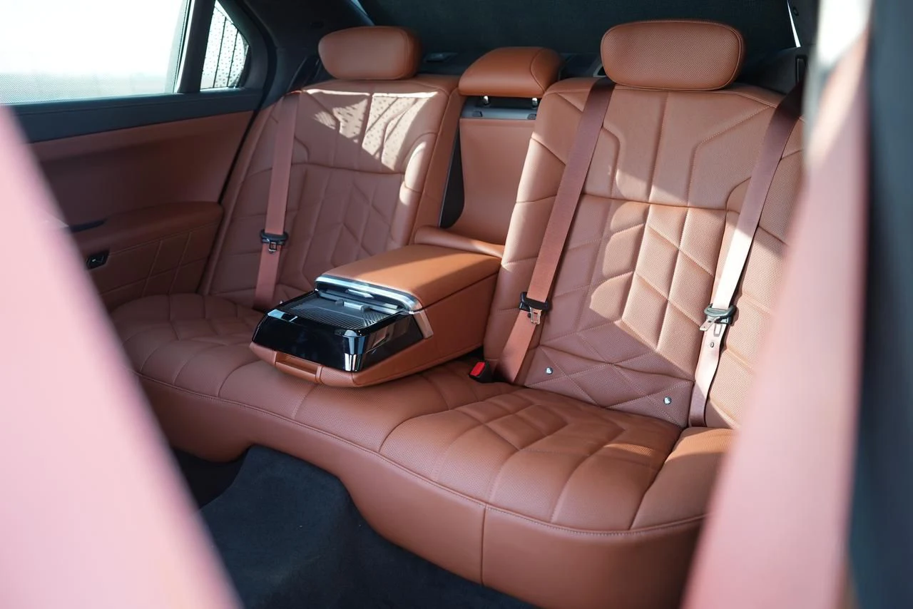 Rent Bmw Series 7 BLACK 2023 in Dubai , UAE 
