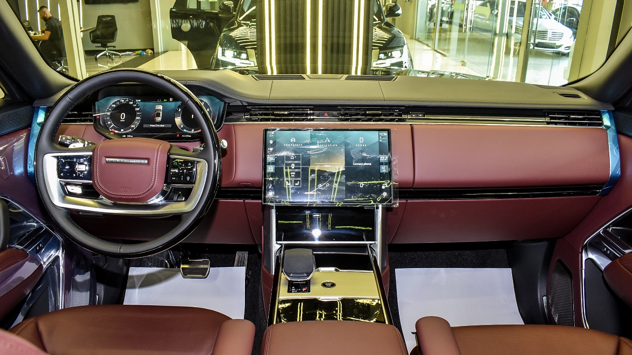 Rent Range-Rover Vogue BLACK 2024 in Dubai , UAE 