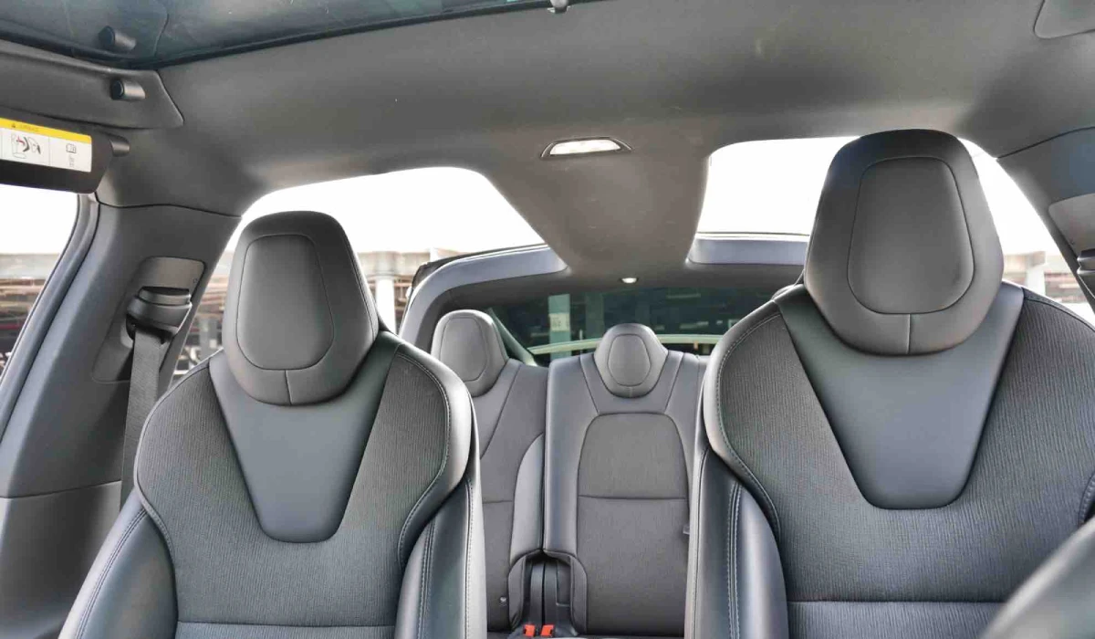 Rent Tesla Model x WHITE 2022 in Dubai , UAE 