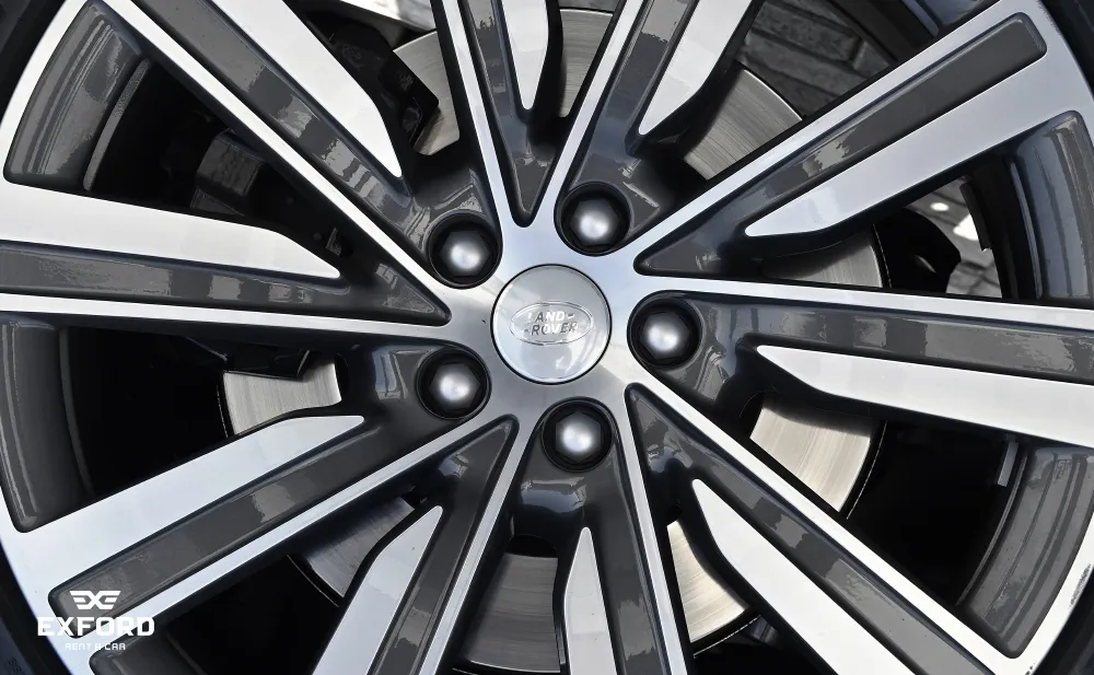 Rent Range-Rover Vogue BLACK 2022 in Dubai , UAE 