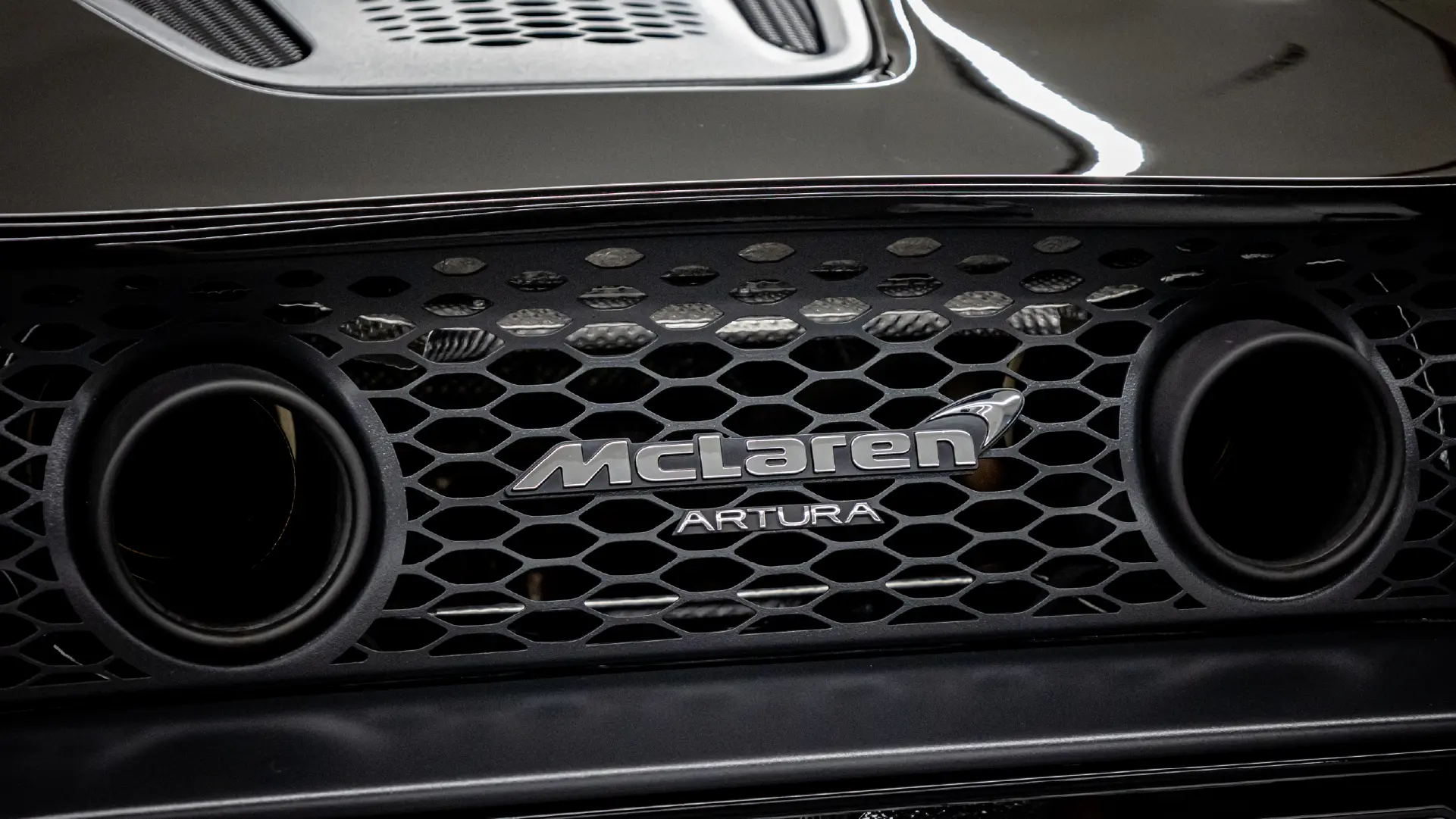 Rent McLaren Artura BLACK 2024 in Dubai , UAE 