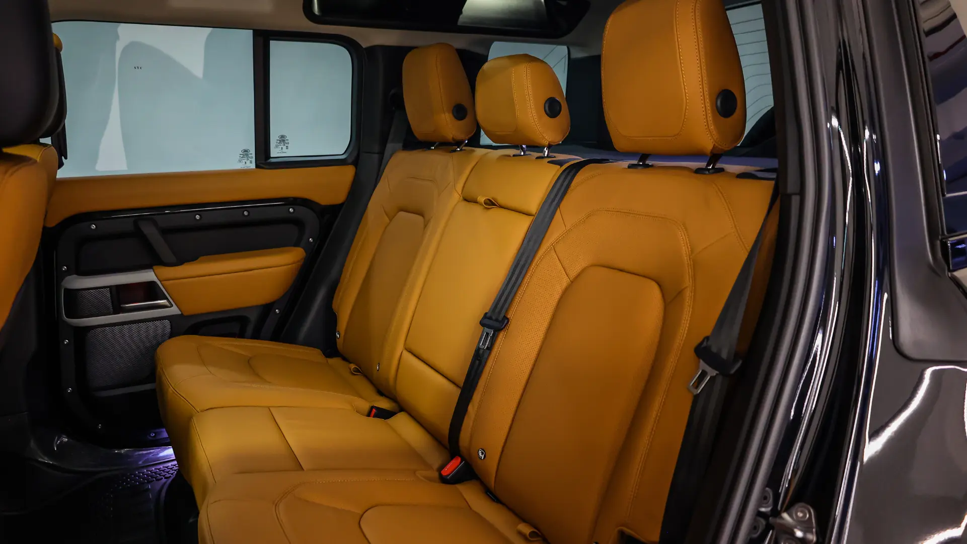 Rent Range-Rover Defender BLACK 2024 in Dubai , UAE 