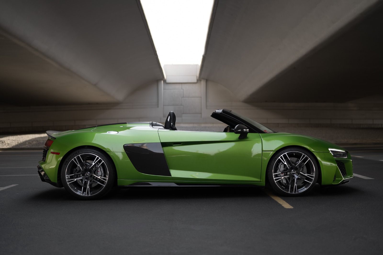 Rent Audi R8 GREEN 2021 in Dubai , UAE 
