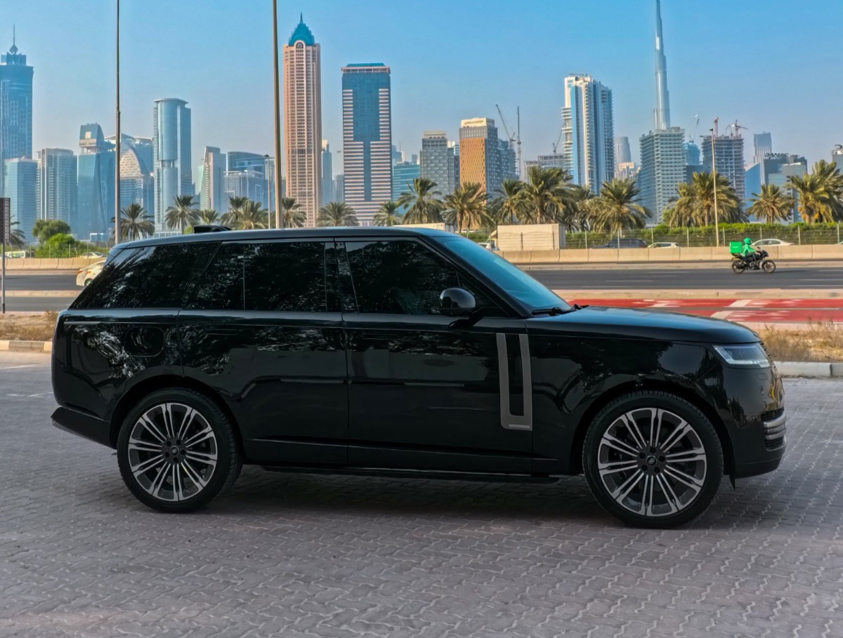 Rent Range-Rover Vogue BLACK 2024 in Dubai , UAE 