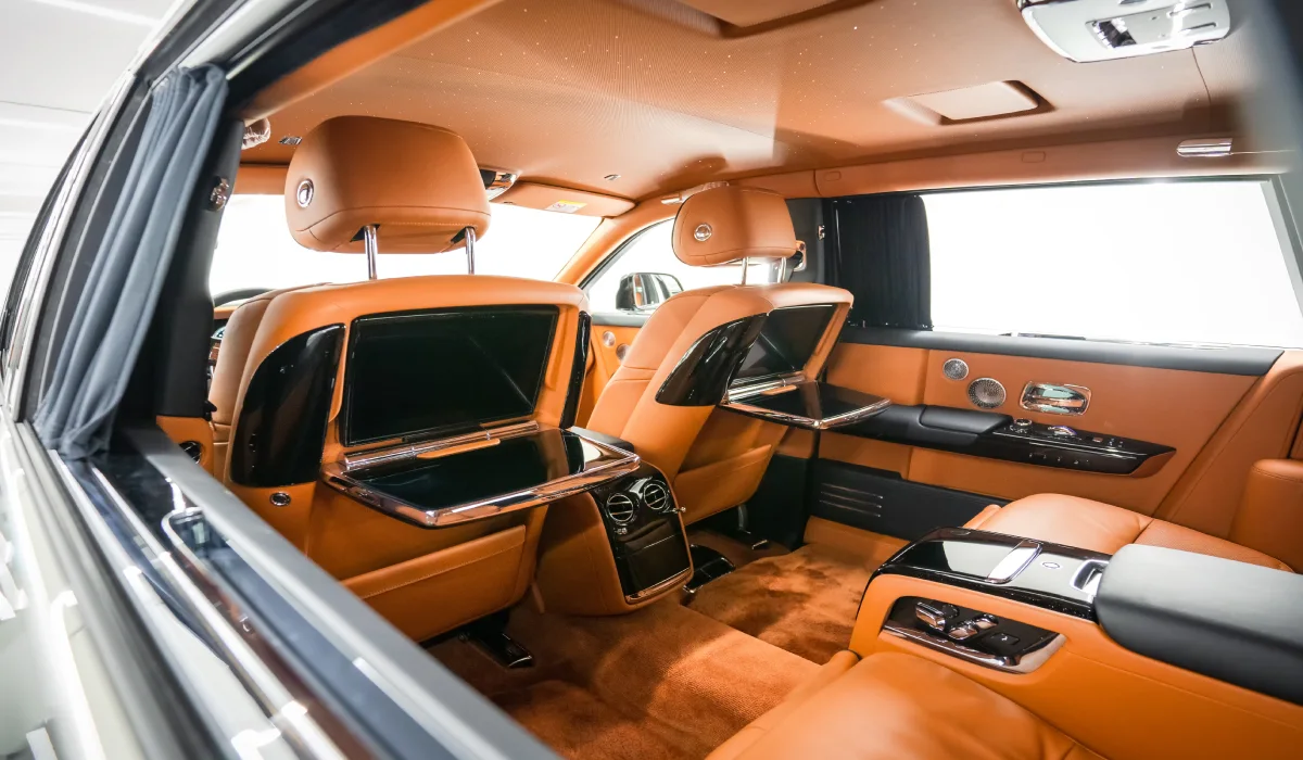 Rent Rolls-Royce Phantom BLACK 2022 in Dubai , UAE 
