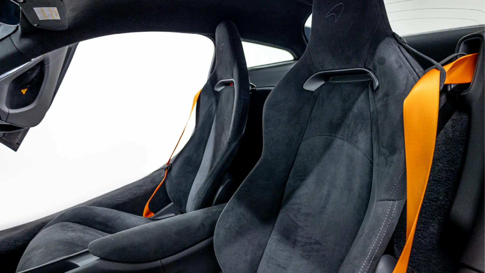 Rent McLaren Artura BLACK 2024 in Dubai , UAE 
