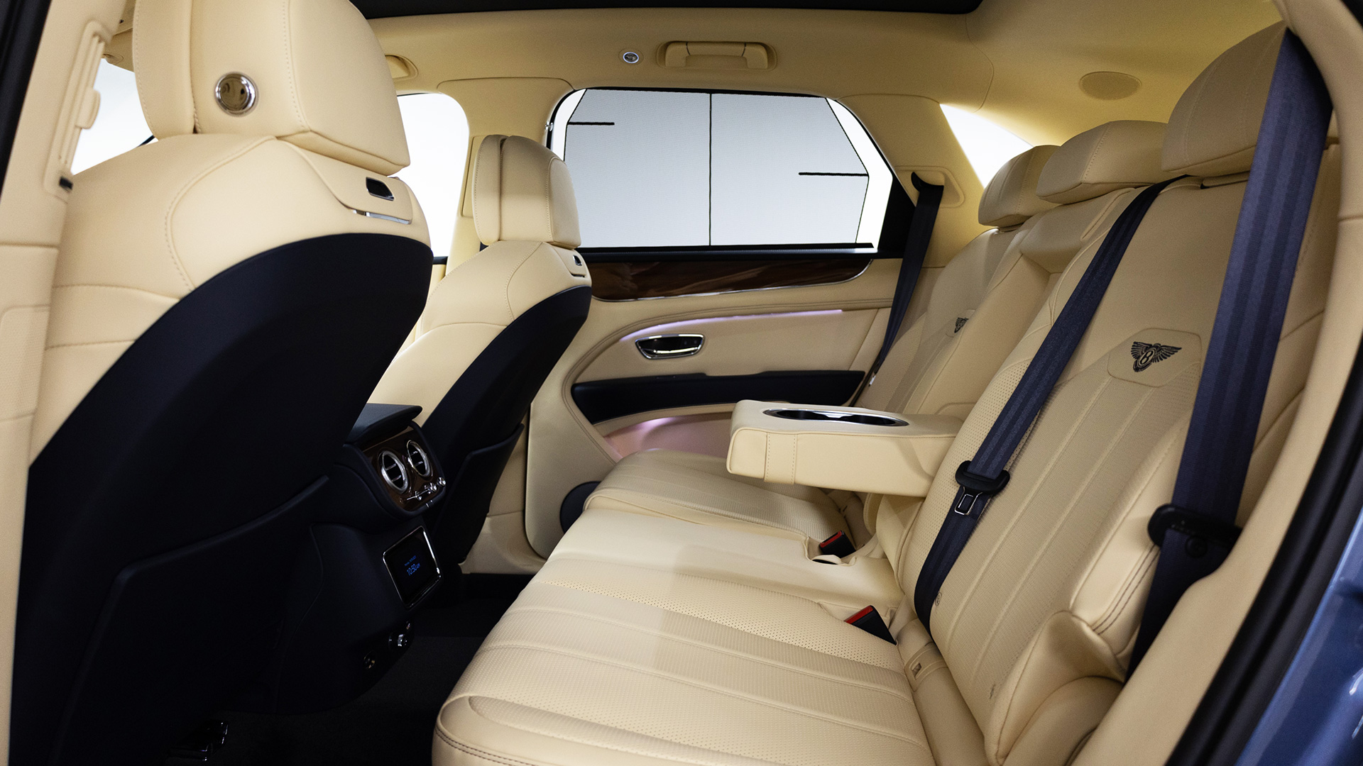 Rent Bentley Bentayga BLUE 2024 in Dubai , UAE 