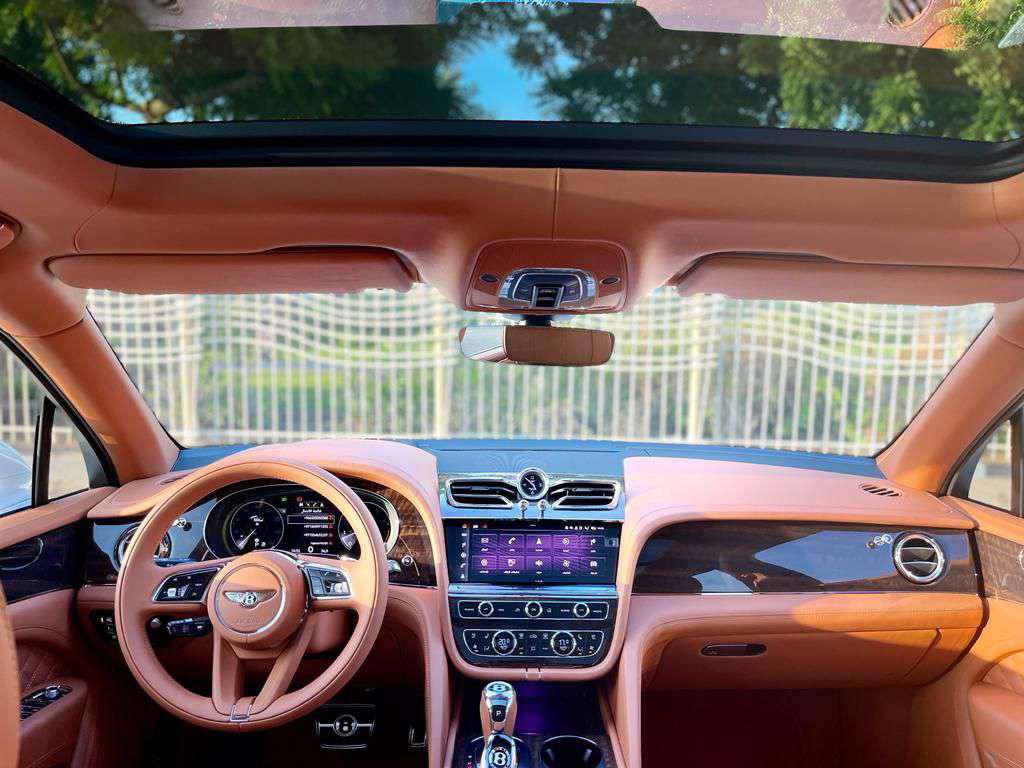 Rent Bentley Bentayga WHITE 2022 in Dubai , UAE 